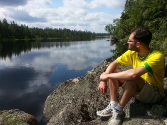 Tjärnen och jag. Tjärnen till vänster.